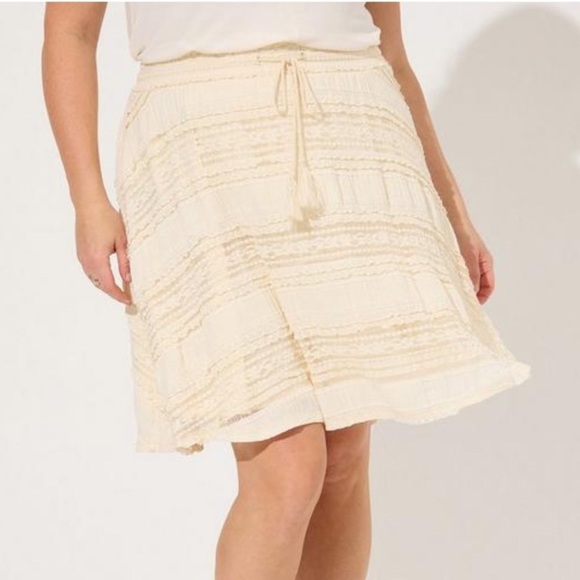 Torrid Cream Lace Skater Skirt NWT 3 - Picture 2 of 5